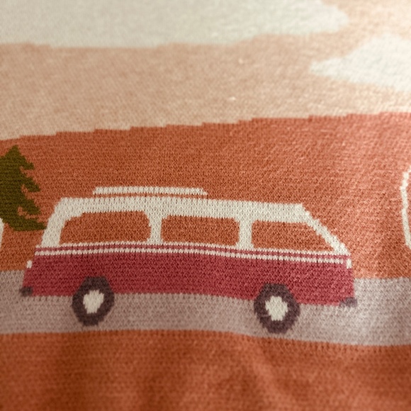 Debut Retro Scenic Sweater with Van Design - Picture 5 of 10